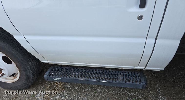 image for item DT6778 2010 Ford E450 Super Duty utility/ service van