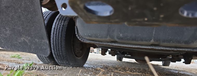 image for item DT6778 2010 Ford E450 Super Duty utility/ service van