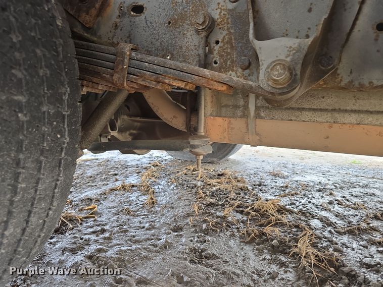 image for item DT6778 2010 Ford E450 Super Duty utility/ service van