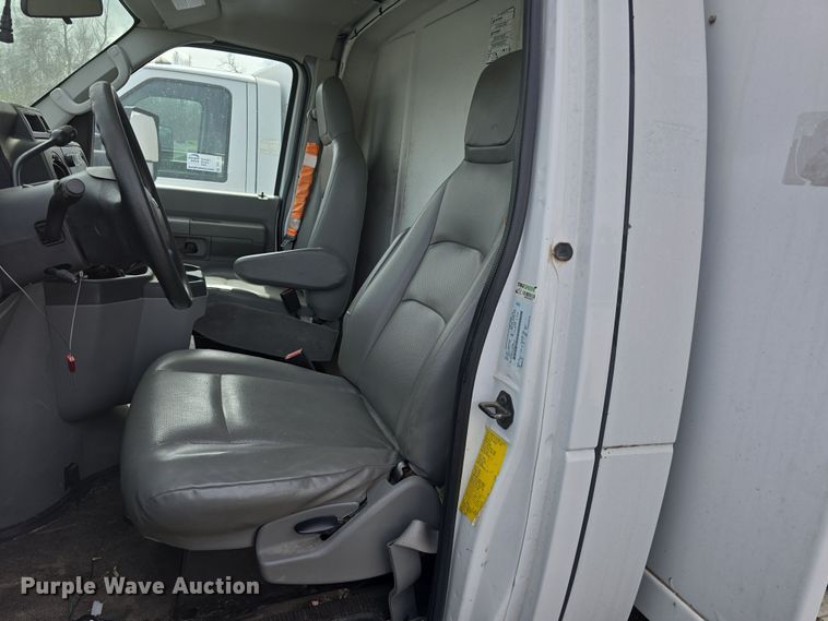 image for item DT6778 2010 Ford E450 Super Duty utility/ service van