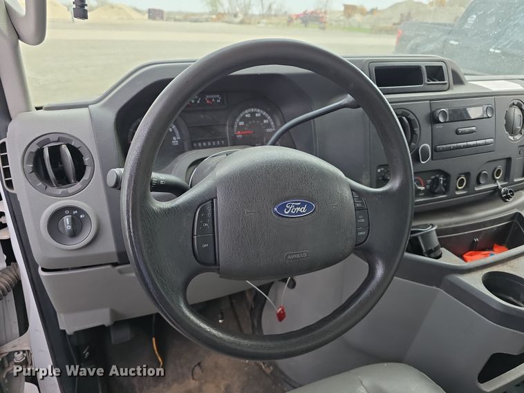 image for item DT6778 2010 Ford E450 Super Duty utility/ service van