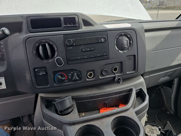 image for item DT6778 2010 Ford E450 Super Duty utility/ service van