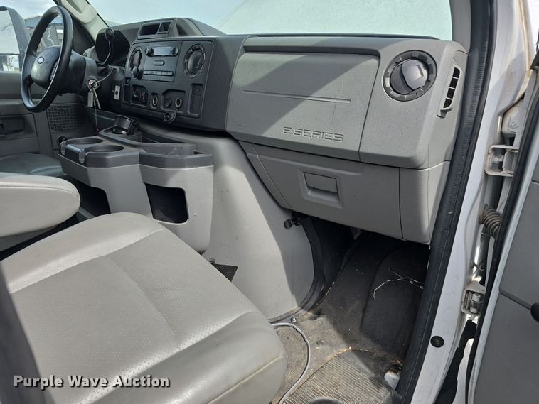 image for item DT6778 2010 Ford E450 Super Duty utility/ service van