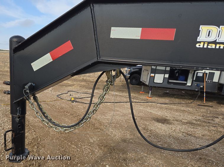 image for item DT7096 2018 Diamond T 10232DTF equipment trailer