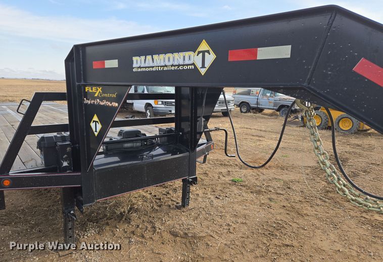 image for item DT7096 2018 Diamond T 10232DTF equipment trailer