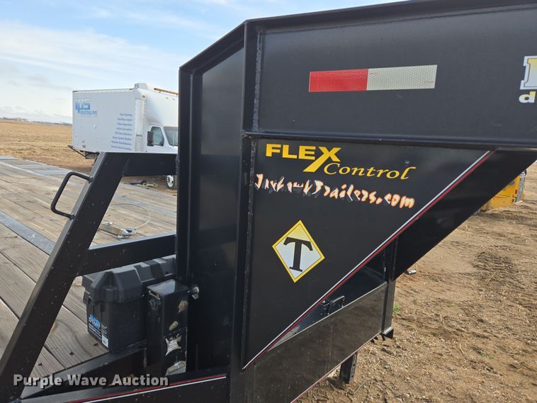 image for item DT7096 2018 Diamond T 10232DTF equipment trailer