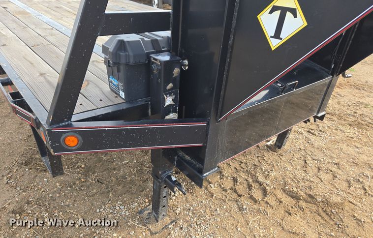 image for item DT7096 2018 Diamond T 10232DTF equipment trailer