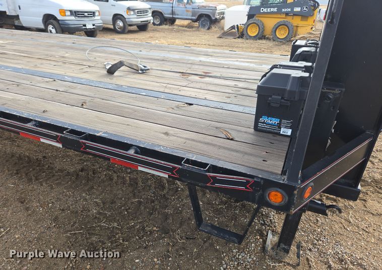 image for item DT7096 2018 Diamond T 10232DTF equipment trailer