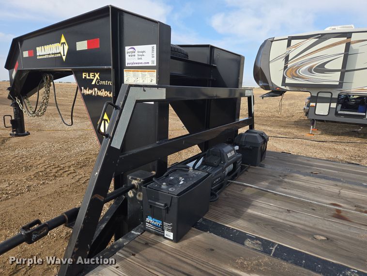 image for item DT7096 2018 Diamond T 10232DTF equipment trailer