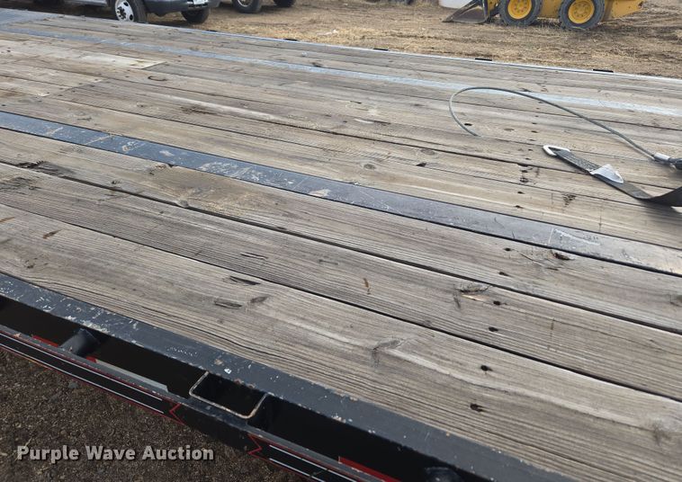 image for item DT7096 2018 Diamond T 10232DTF equipment trailer