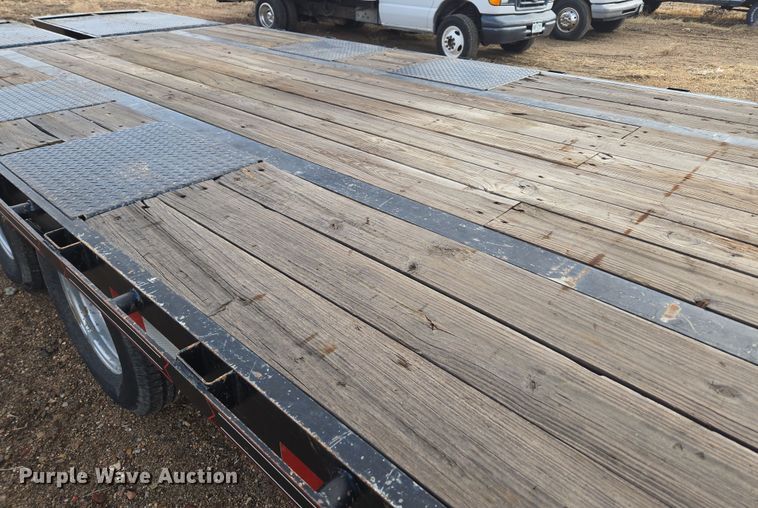 image for item DT7096 2018 Diamond T 10232DTF equipment trailer