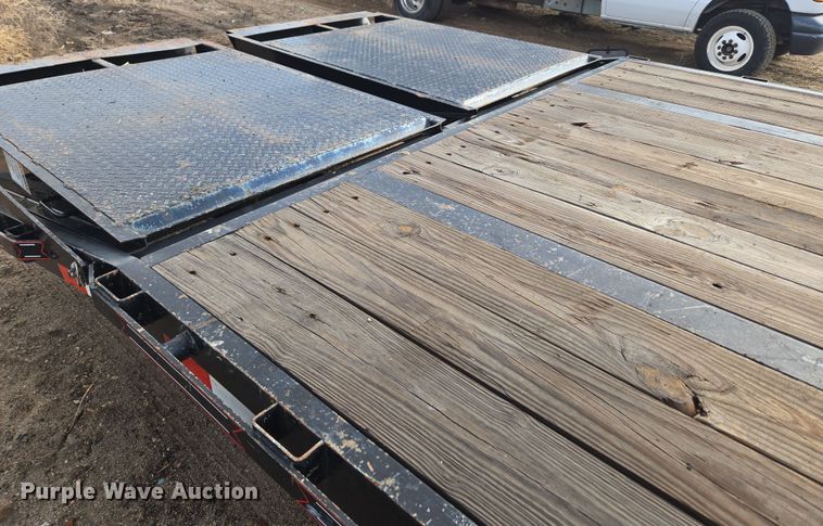 image for item DT7096 2018 Diamond T 10232DTF equipment trailer