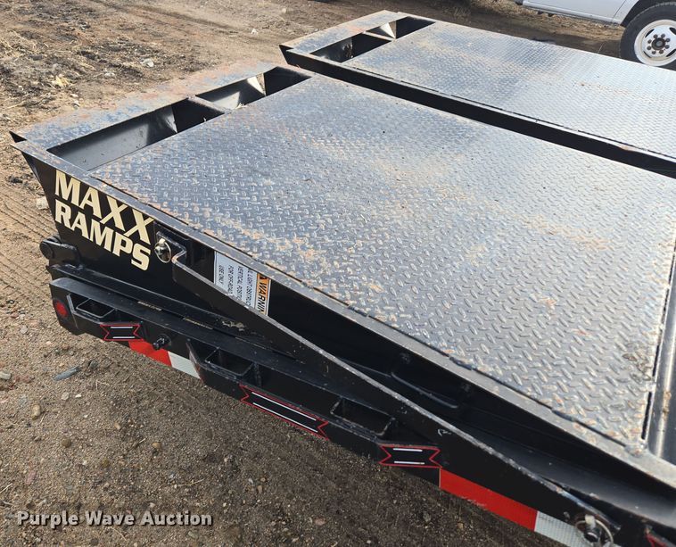 image for item DT7096 2018 Diamond T 10232DTF equipment trailer