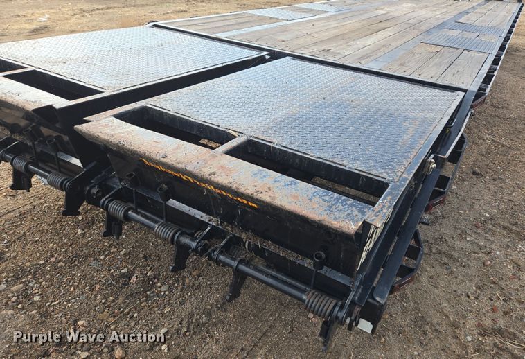 image for item DT7096 2018 Diamond T 10232DTF equipment trailer