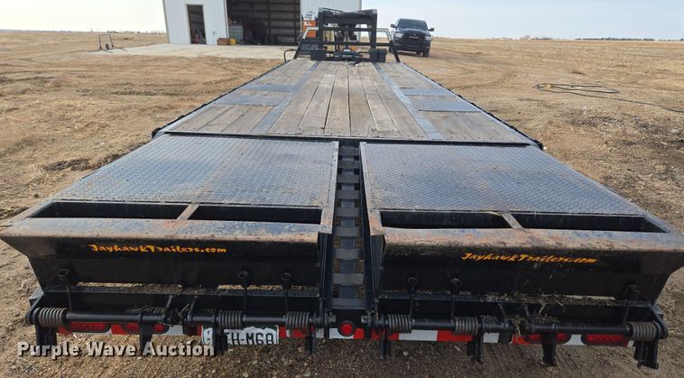 image for item DT7096 2018 Diamond T 10232DTF equipment trailer