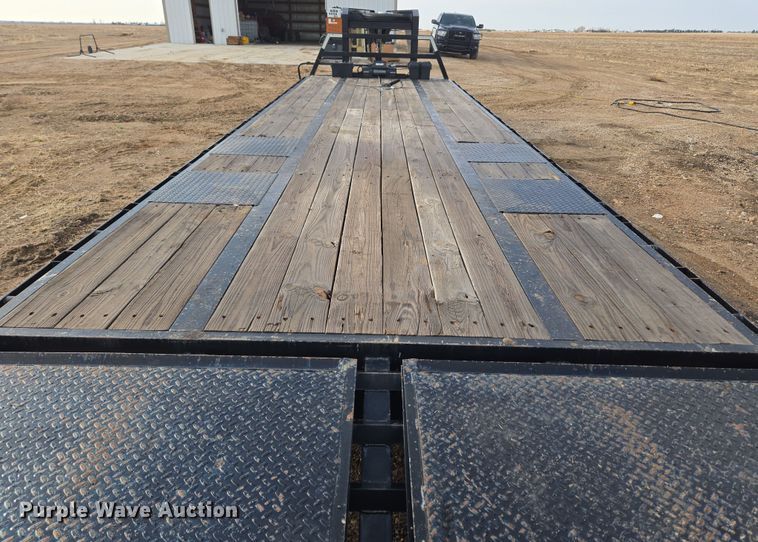 image for item DT7096 2018 Diamond T 10232DTF equipment trailer