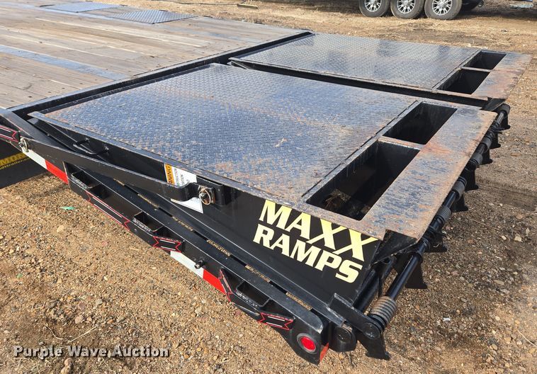 image for item DT7096 2018 Diamond T 10232DTF equipment trailer
