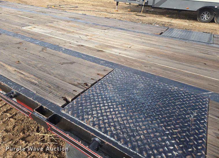 image for item DT7096 2018 Diamond T 10232DTF equipment trailer