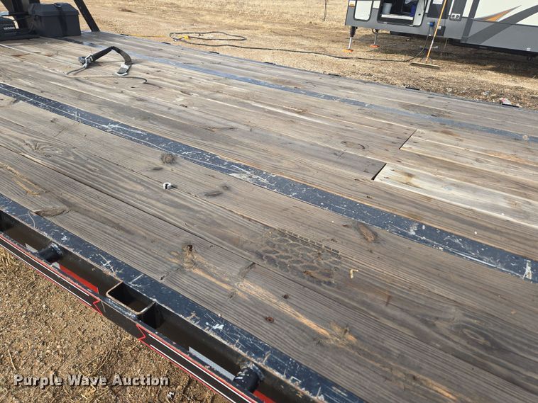 image for item DT7096 2018 Diamond T 10232DTF equipment trailer