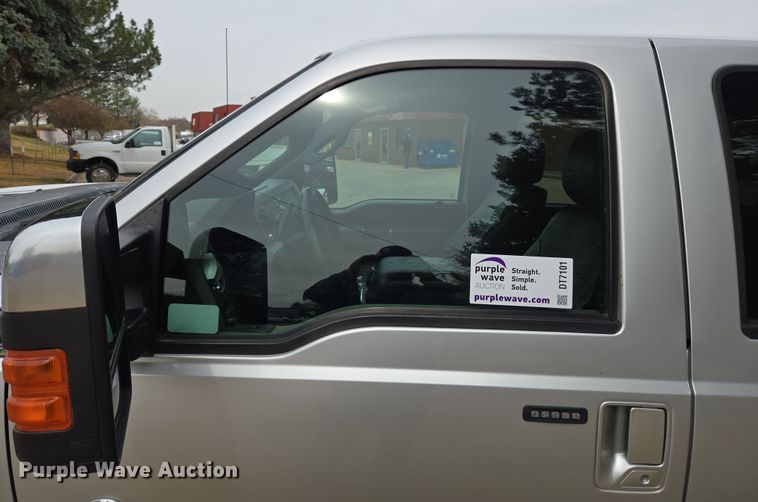 image for item DT7101 2012 Ford F350 Super Duty Crew Cab pickup truck