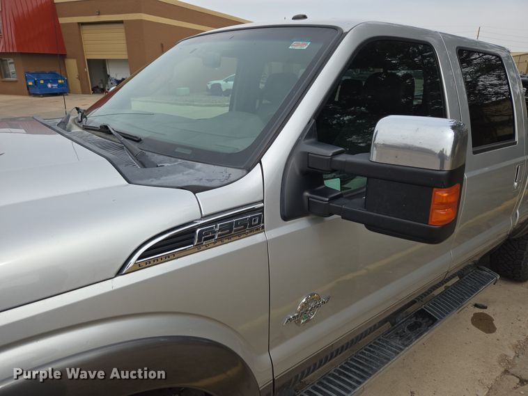 image for item DT7101 2012 Ford F350 Super Duty Crew Cab pickup truck