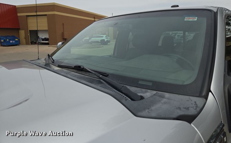 image for item DT7101 2012 Ford F350 Super Duty Crew Cab pickup truck