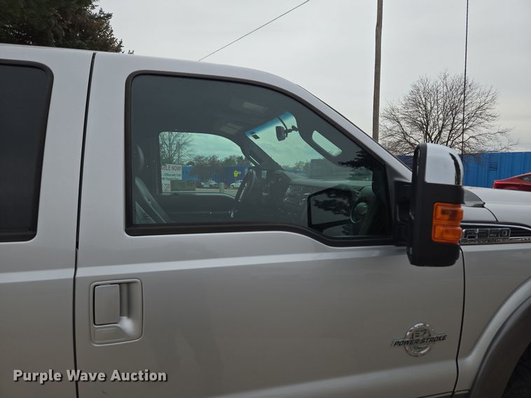 image for item DT7101 2012 Ford F350 Super Duty Crew Cab pickup truck