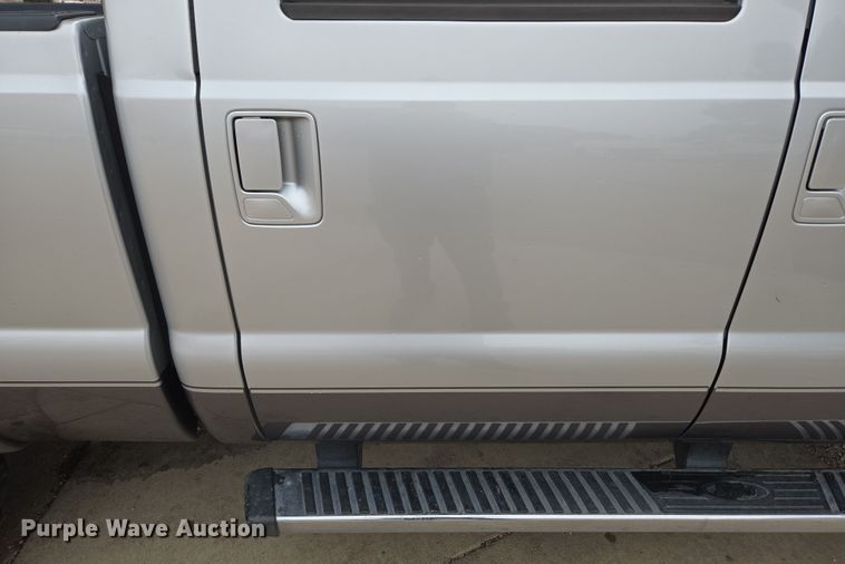 image for item DT7101 2012 Ford F350 Super Duty Crew Cab pickup truck