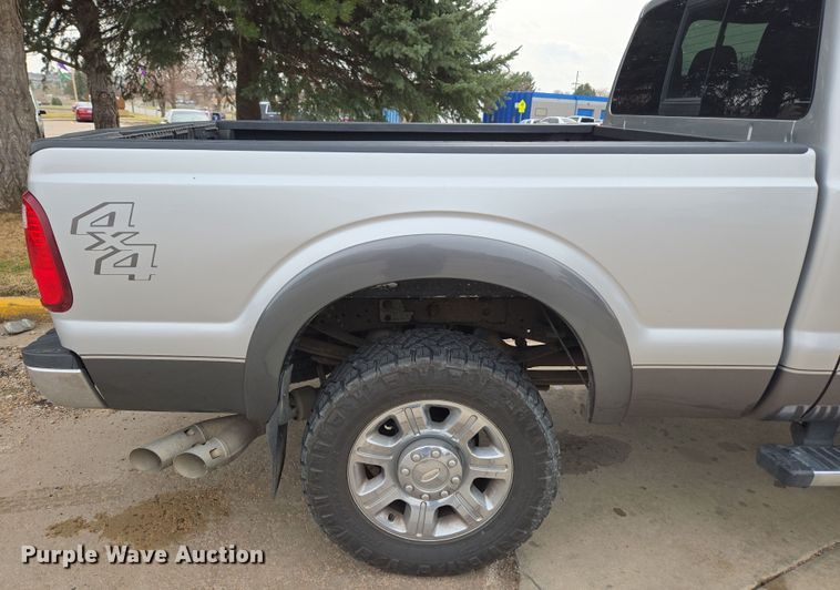 image for item DT7101 2012 Ford F350 Super Duty Crew Cab pickup truck