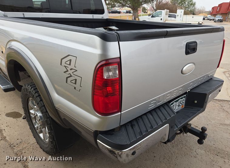 image for item DT7101 2012 Ford F350 Super Duty Crew Cab pickup truck