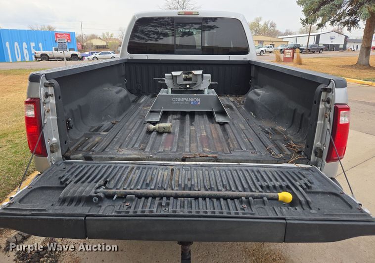 image for item DT7101 2012 Ford F350 Super Duty Crew Cab pickup truck