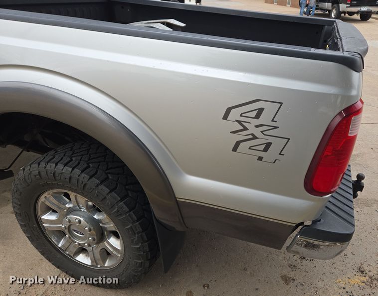 image for item DT7101 2012 Ford F350 Super Duty Crew Cab pickup truck