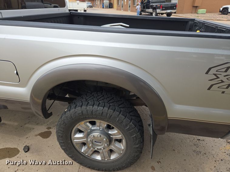 image for item DT7101 2012 Ford F350 Super Duty Crew Cab pickup truck