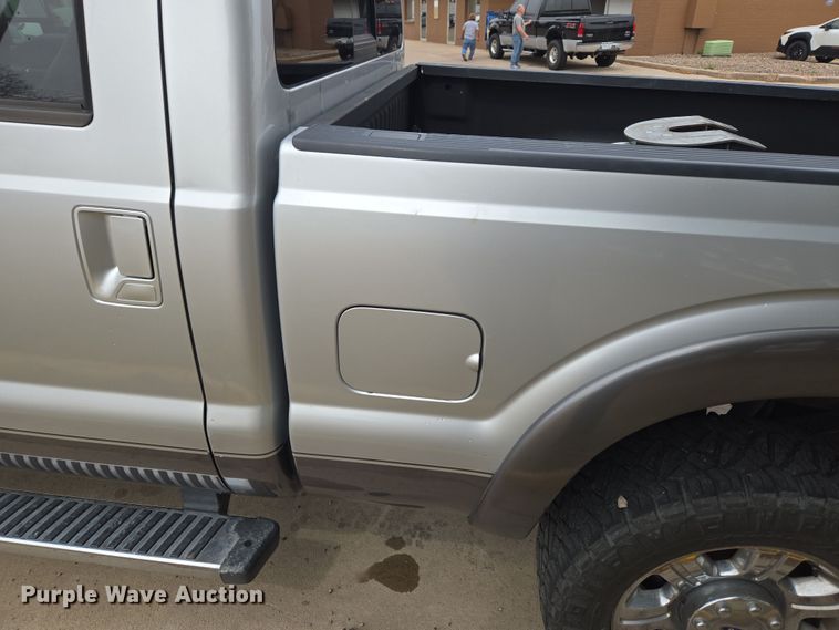 image for item DT7101 2012 Ford F350 Super Duty Crew Cab pickup truck
