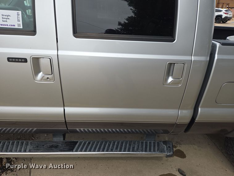 image for item DT7101 2012 Ford F350 Super Duty Crew Cab pickup truck
