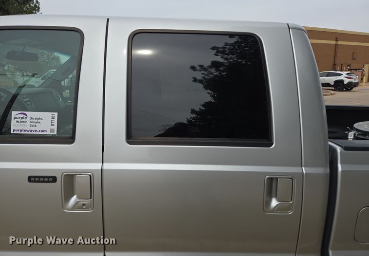 image for item DT7101 2012 Ford F350 Super Duty Crew Cab pickup truck