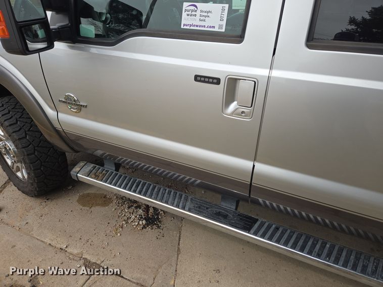 image for item DT7101 2012 Ford F350 Super Duty Crew Cab pickup truck