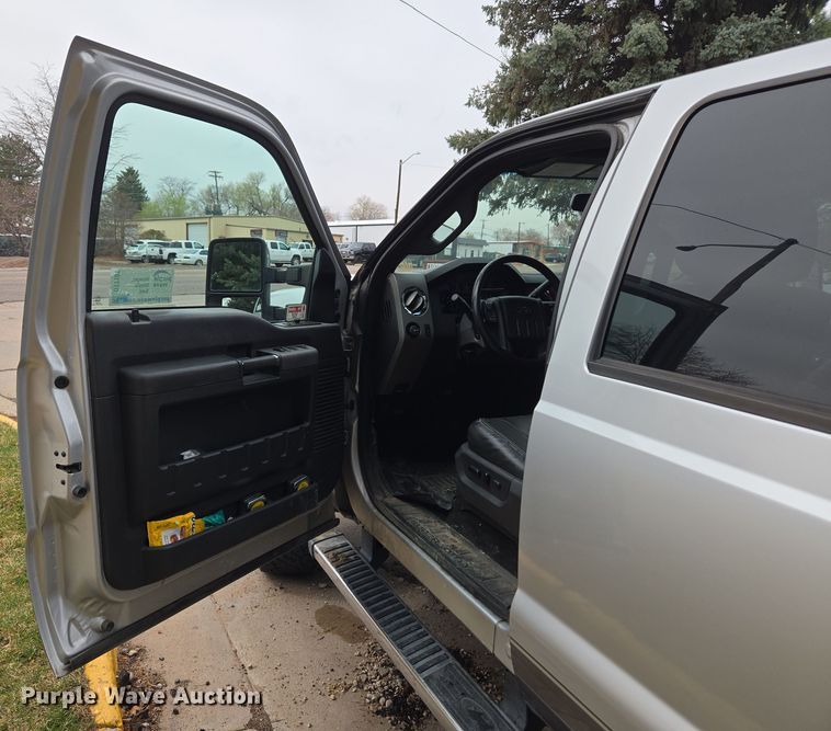 image for item DT7101 2012 Ford F350 Super Duty Crew Cab pickup truck