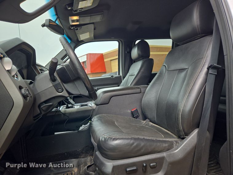 image for item DT7101 2012 Ford F350 Super Duty Crew Cab pickup truck