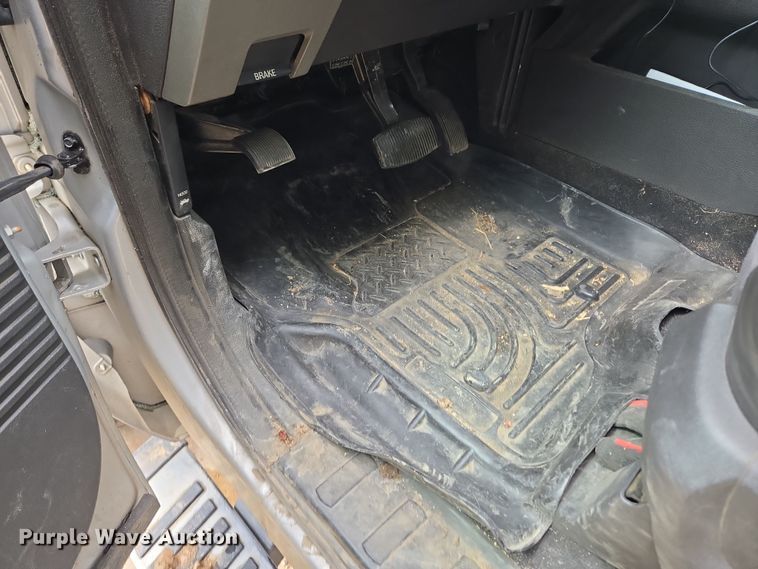 image for item DT7101 2012 Ford F350 Super Duty Crew Cab pickup truck