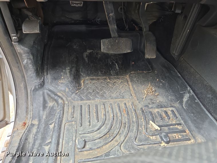 image for item DT7101 2012 Ford F350 Super Duty Crew Cab pickup truck