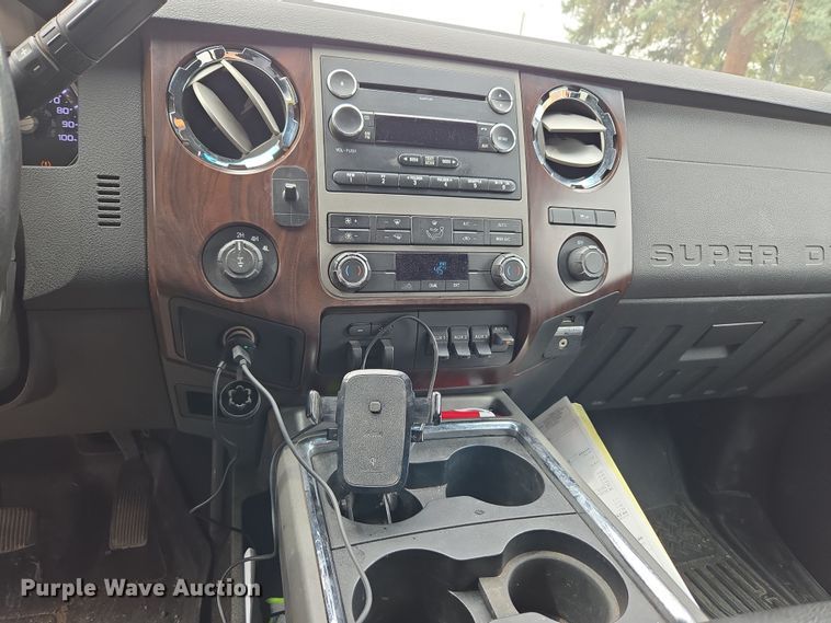 image for item DT7101 2012 Ford F350 Super Duty Crew Cab pickup truck