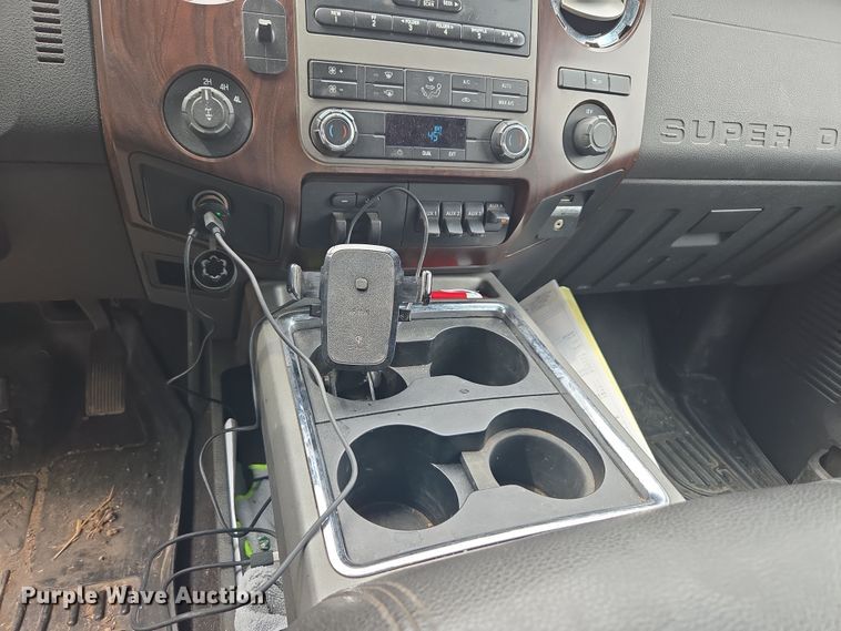 image for item DT7101 2012 Ford F350 Super Duty Crew Cab pickup truck