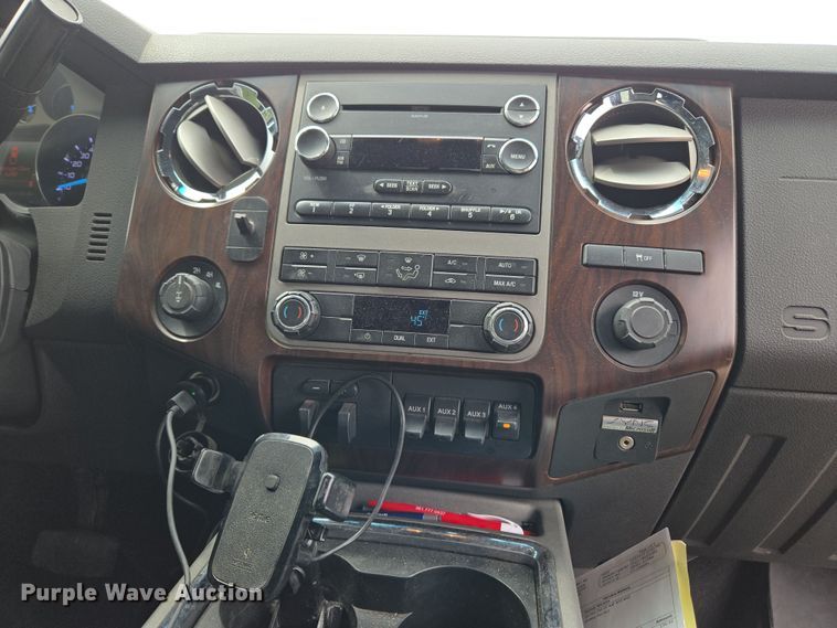 image for item DT7101 2012 Ford F350 Super Duty Crew Cab pickup truck