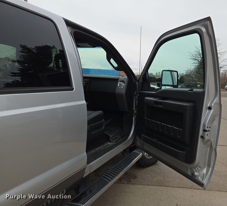 image for item DT7101 2012 Ford F350 Super Duty Crew Cab pickup truck
