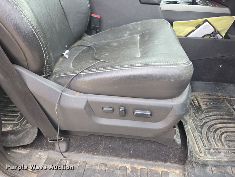 image for item DT7101 2012 Ford F350 Super Duty Crew Cab pickup truck