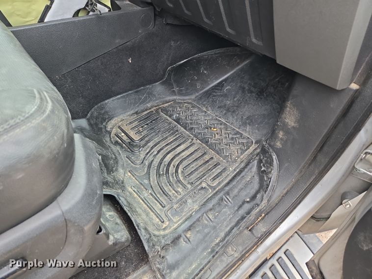 image for item DT7101 2012 Ford F350 Super Duty Crew Cab pickup truck