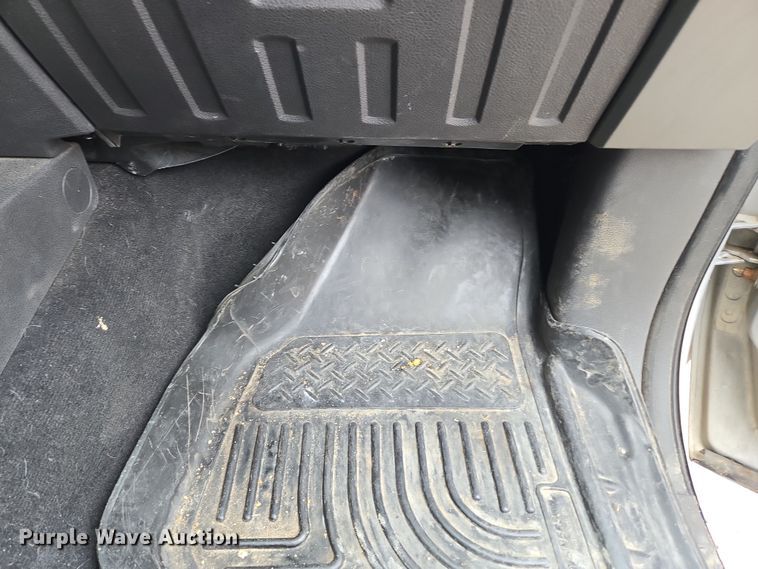 image for item DT7101 2012 Ford F350 Super Duty Crew Cab pickup truck