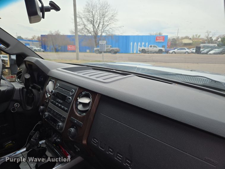 image for item DT7101 2012 Ford F350 Super Duty Crew Cab pickup truck