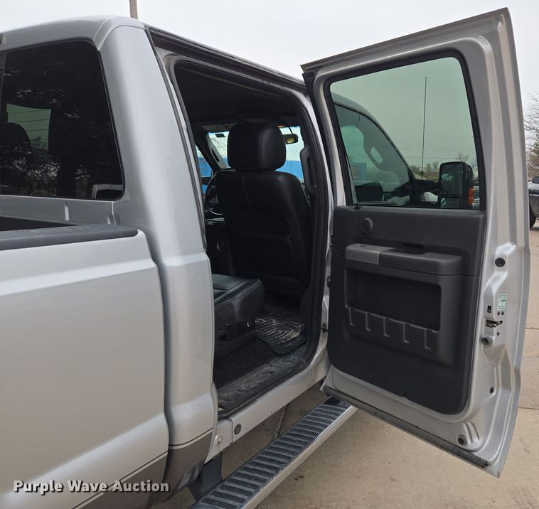image for item DT7101 2012 Ford F350 Super Duty Crew Cab pickup truck